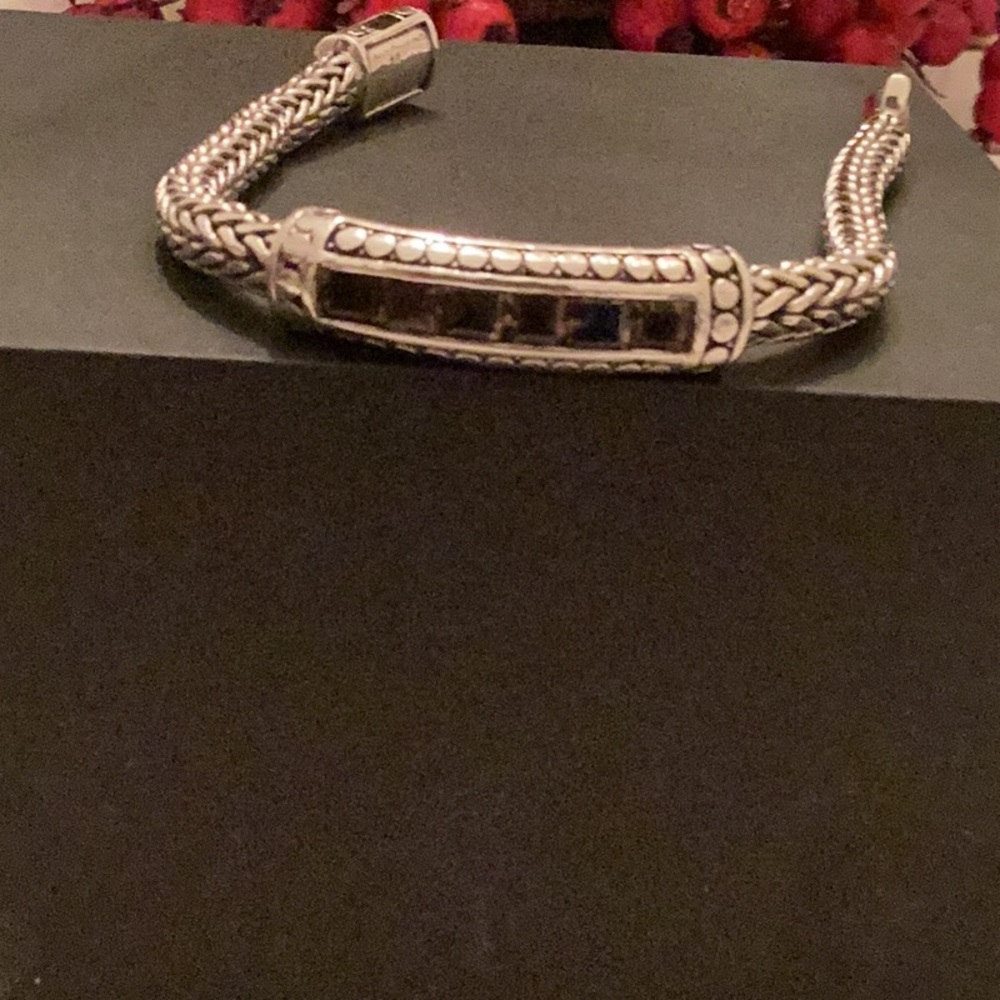 Peggy V Bracelett